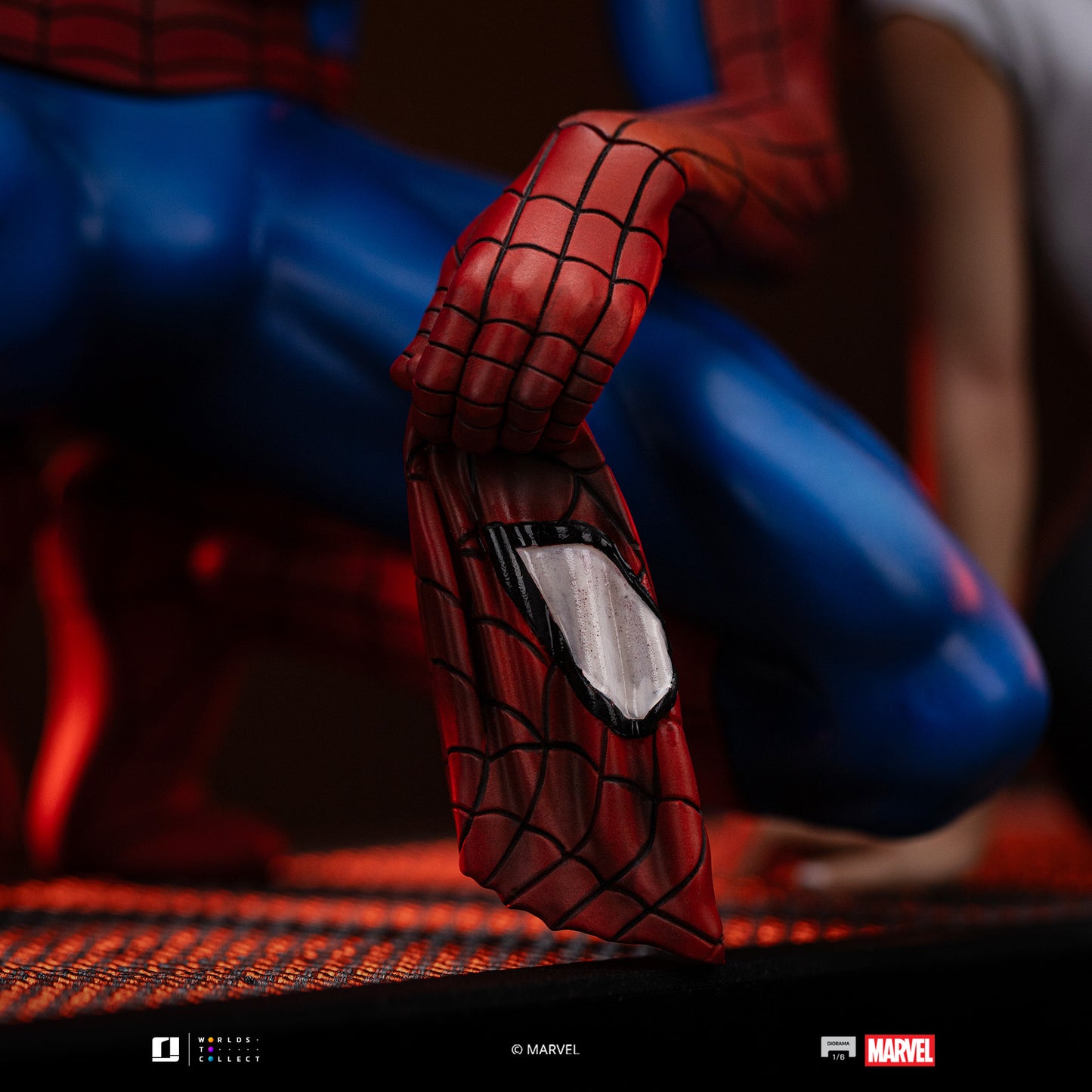 Spider-Man and Mary Jane Diorama 1/6 Scale Statue Pre-order