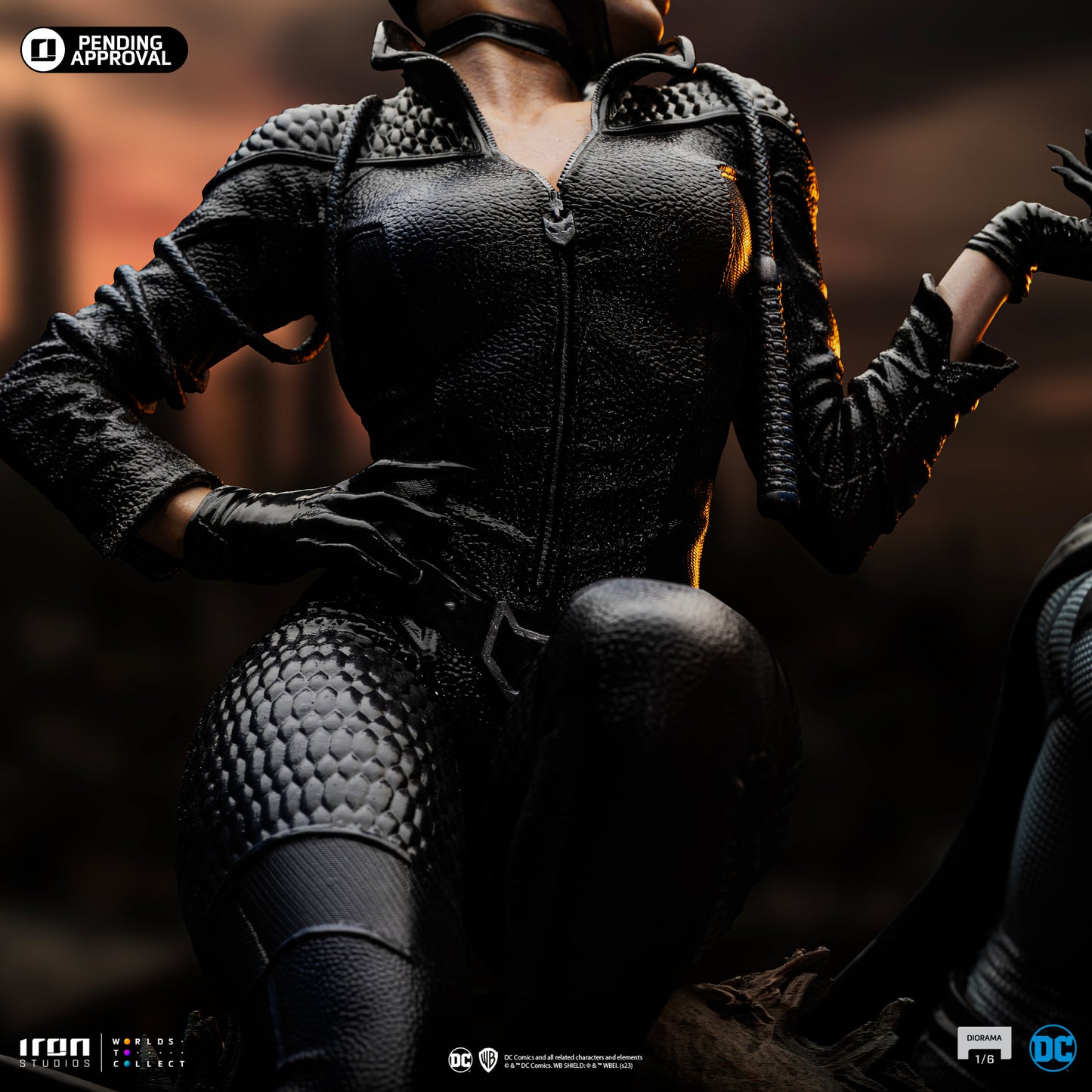 Batman and Catwoman Diorama 1/6 Scale Statue Pre-order