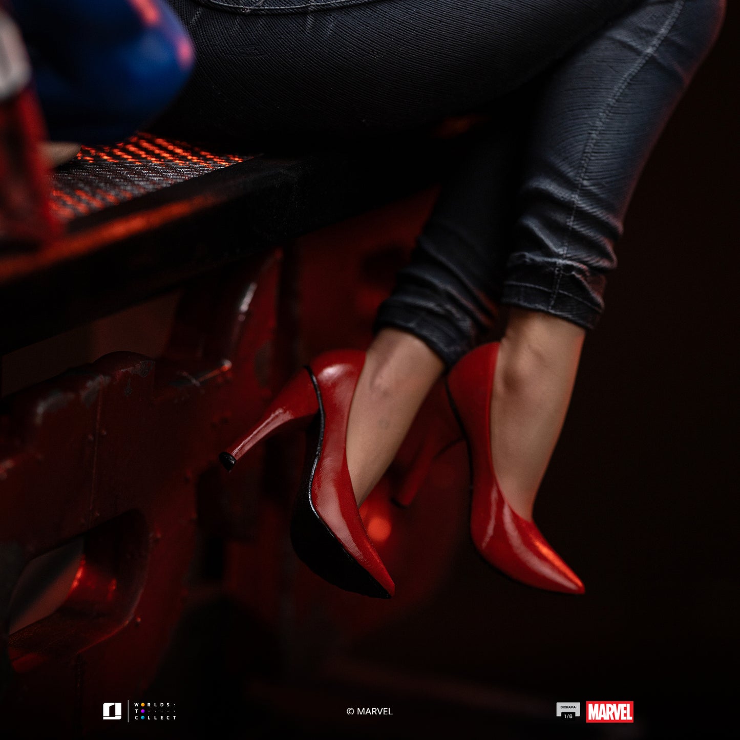 Spider-Man and Mary Jane Diorama 1/6 Scale Statue Pre-order