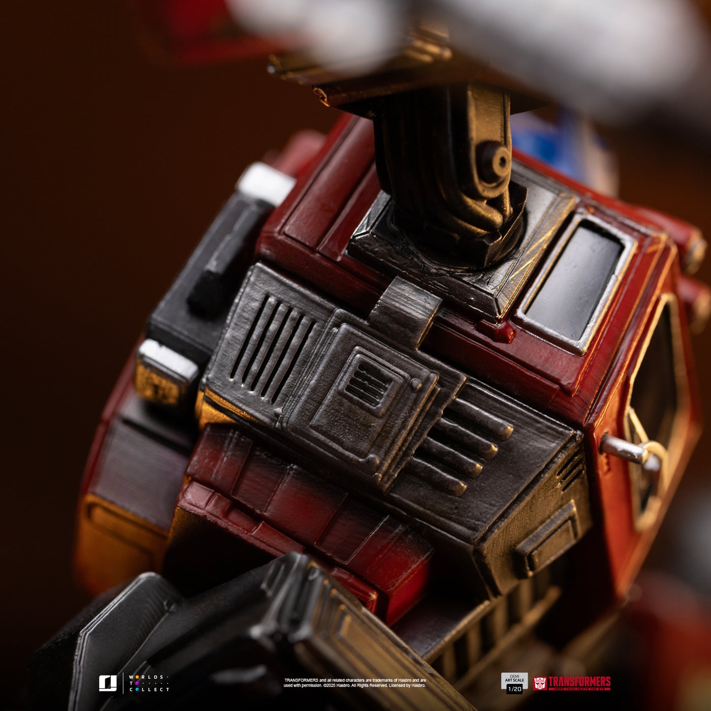 Optimus Prime Transformers 1/20 Scale Statue Pre-order