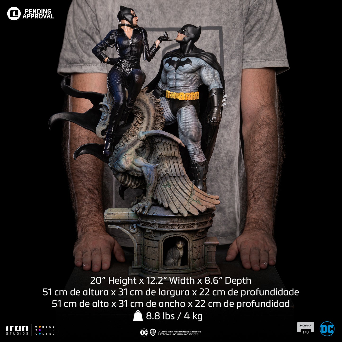 Batman and Catwoman Diorama 1/6 Scale Statue Pre-order