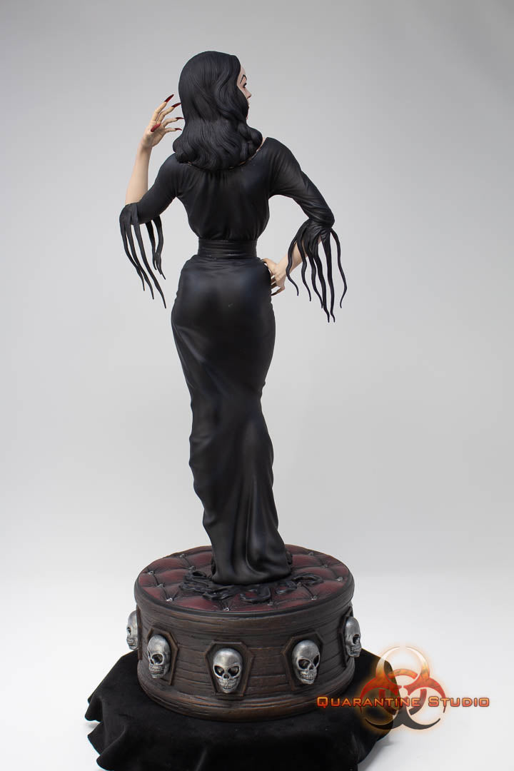 Vampira Queen of the Ghouls 1/6 Scale Statue Pre-order