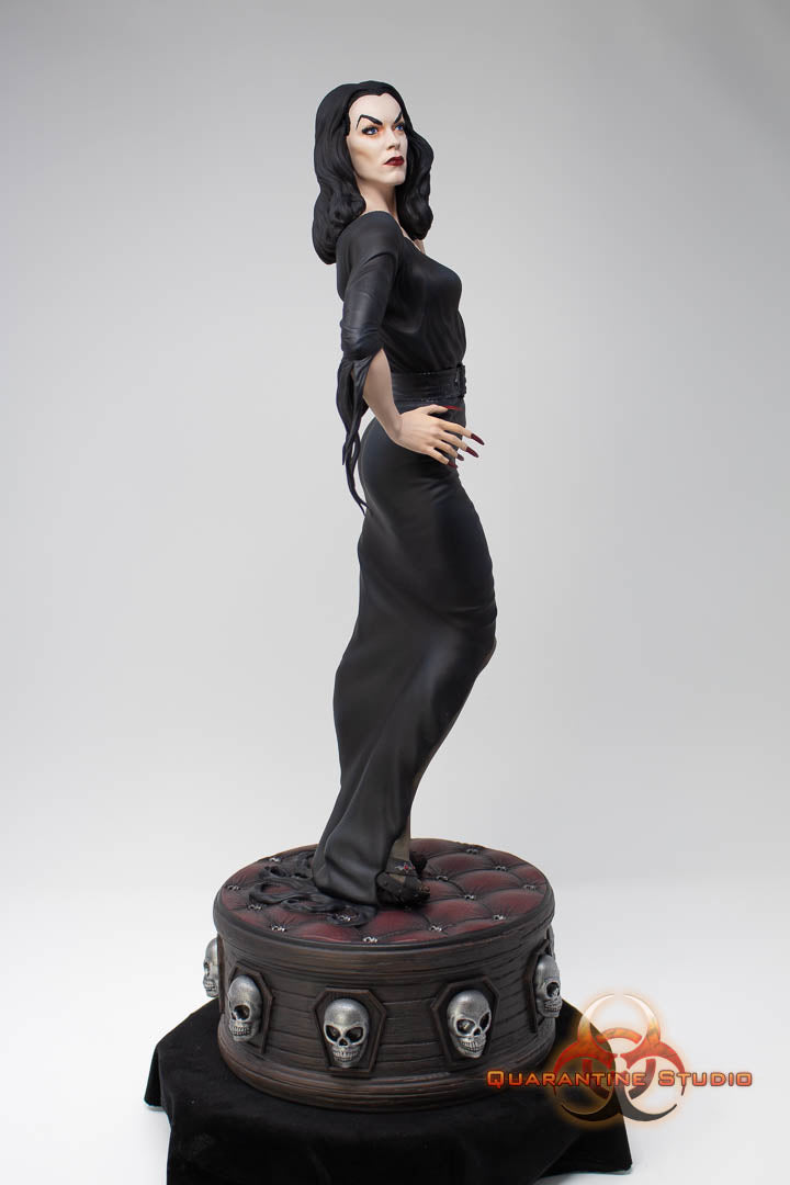 Vampira Queen of the Ghouls 1/6 Scale Statue Pre-order