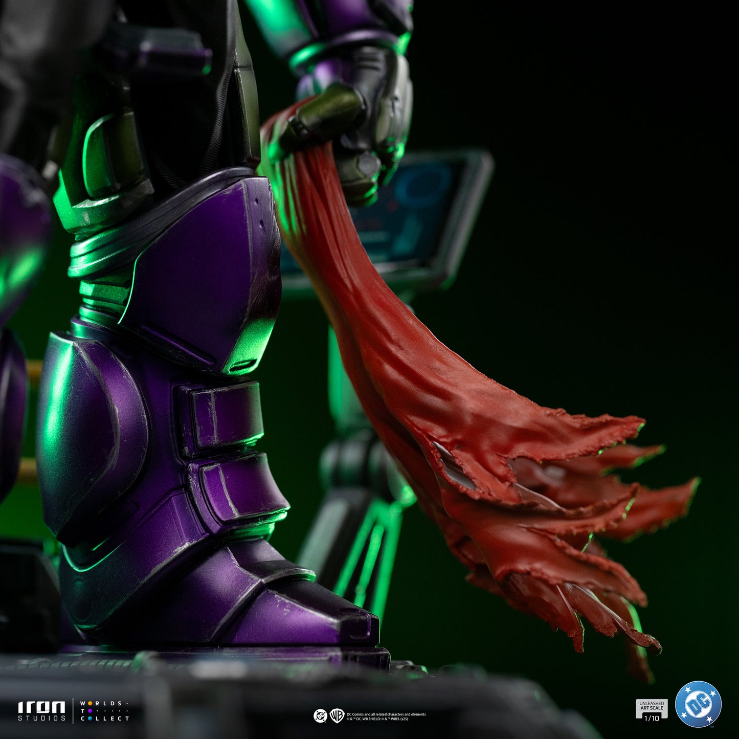 Lex Luthor and Armor Suit Unleashed 1/10 Scale Statue Pre-order