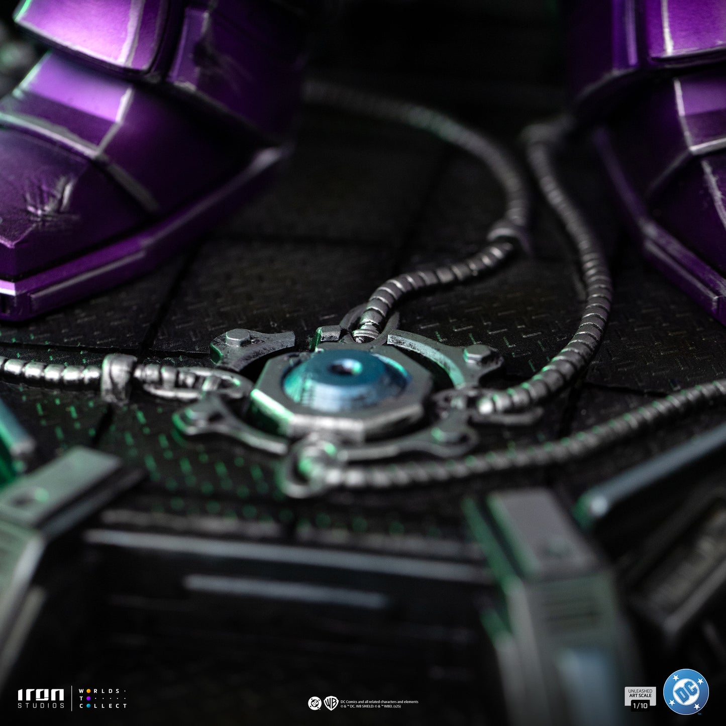 Lex Luthor and Armor Suit Unleashed 1/10 Scale Statue Pre-order