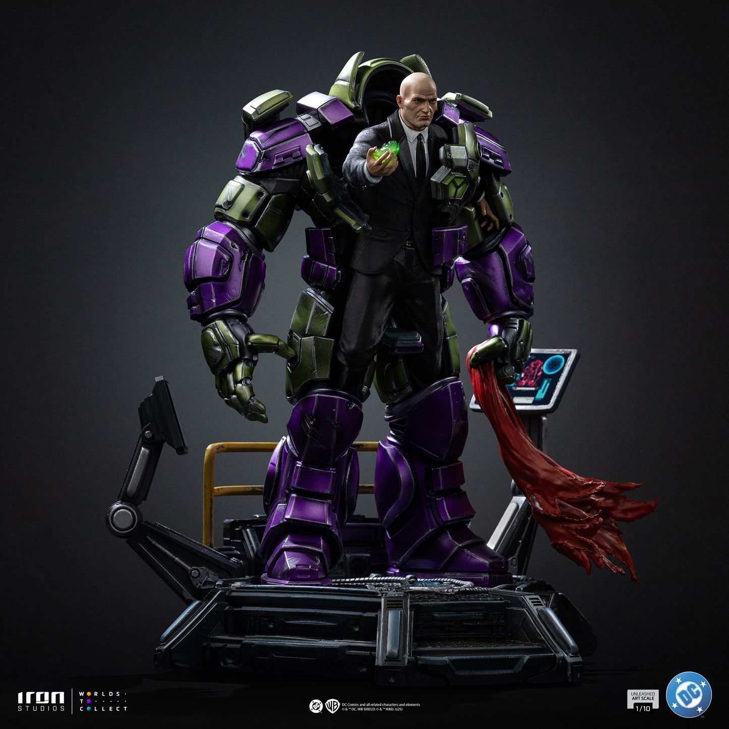 Lex Luthor and Armor Suit Unleashed 1/10 Scale Statue Pre-order