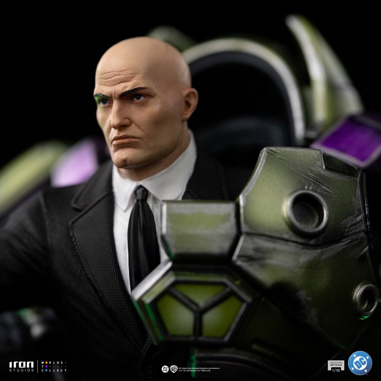 Lex Luthor and Armor Suit Unleashed 1/10 Scale Statue Pre-order