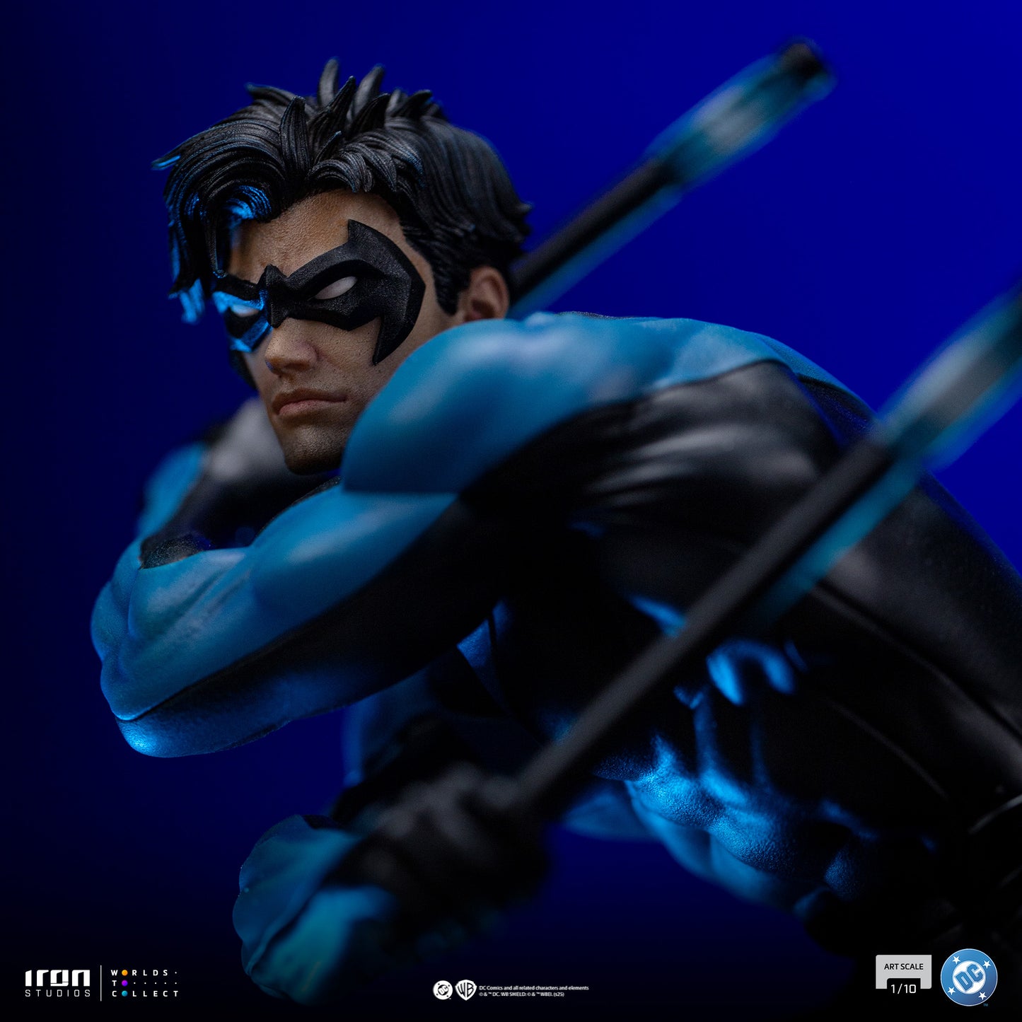 Nightwing DC Comics 1/10 Scale Statue Pre-order
