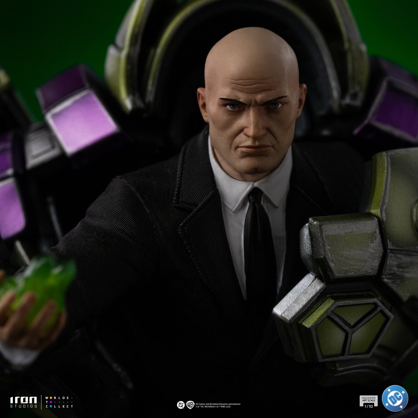 Lex Luthor and Armor Suit Unleashed 1/10 Scale Statue Pre-order