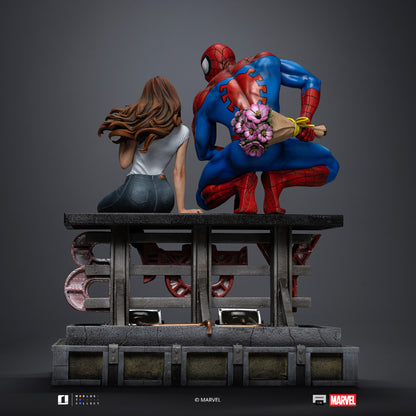 Spider-Man and Mary Jane Diorama 1/6 Scale Statue Pre-order