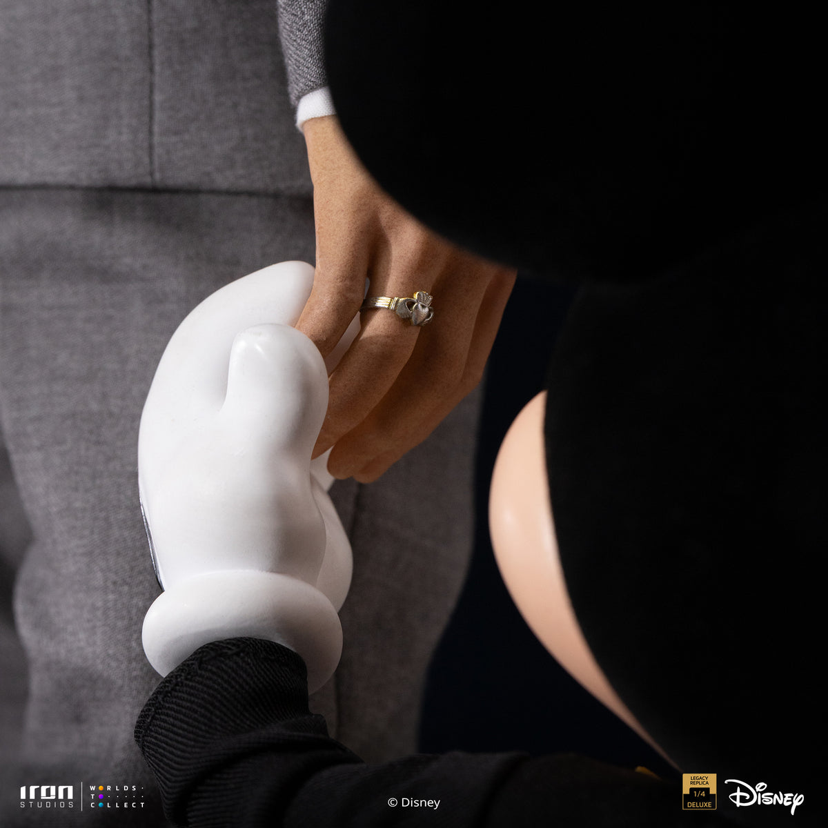 Walt Disney & Mickey Mouse Disney Classics 1/4 Scale Statue Pre-order