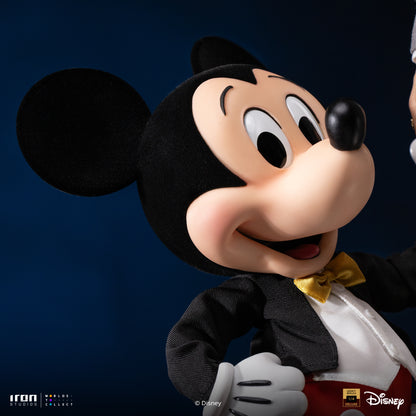 Walt Disney & Mickey Mouse Disney Classics 1/4 Scale Statue Pre-order