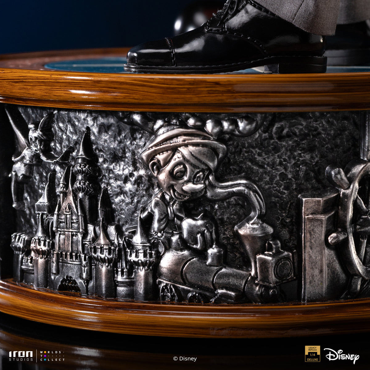 Walt Disney & Mickey Mouse Disney Classics 1/4 Scale Statue Pre-order