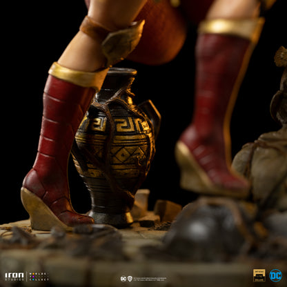 Wonder Woman Unleashed DC Comics Iron Studios 1/10 Scale Statue Pre-order