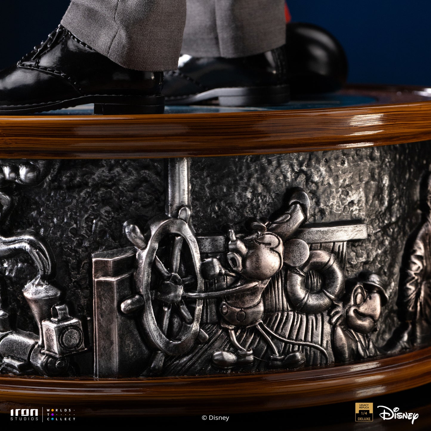 Walt Disney & Mickey Mouse Disney Classics 1/4 Scale Statue Pre-order