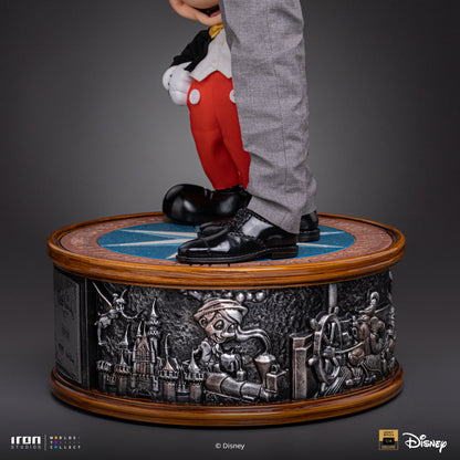 Walt Disney & Mickey Mouse Disney Classics 1/4 Scale Statue Pre-order