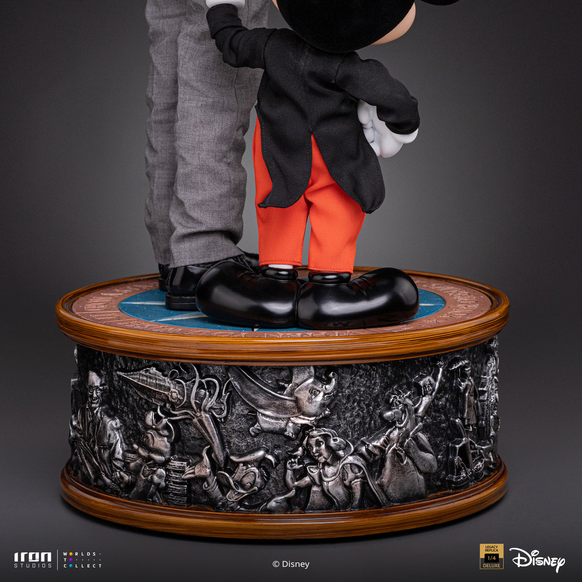 Walt Disney & Mickey Mouse Disney Classics 1/4 Scale Statue Pre-order