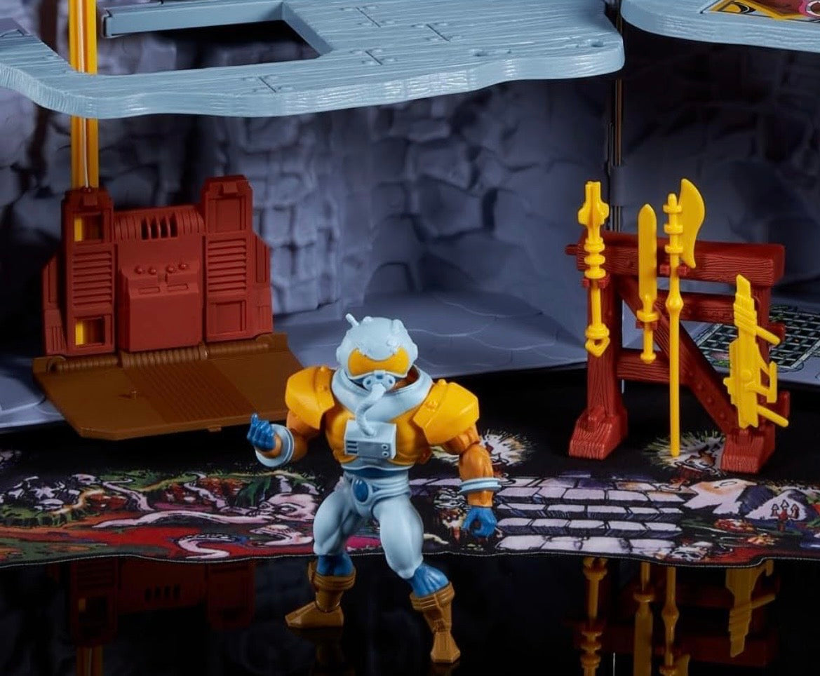Masters of The Universe Vintage Castle Grayskull Playset with Display Mat & Spaceman Figure, Jawbridge & Other Features & Accessories (Amazon Exclusive)