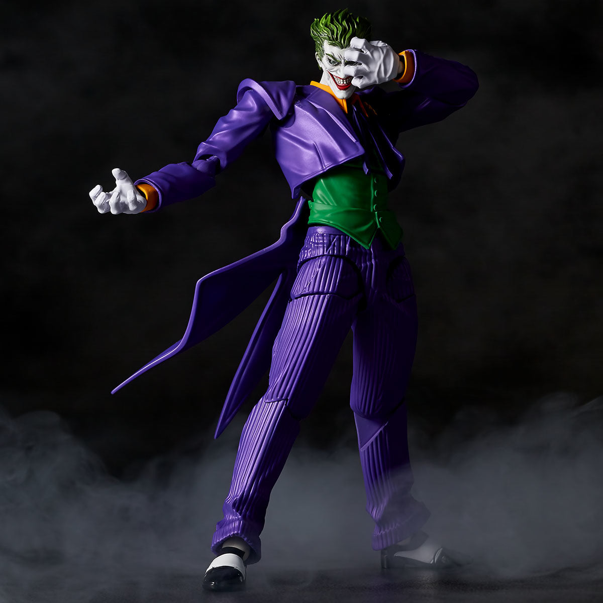 Joker DC Comics Revoltech Amazing Yamaguchi Action Figure Pre-order